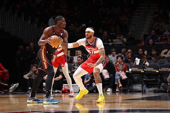 WASHINGTON, DC -? DECEMBER 31: Daniel Gafford #21 of the Washington Wizards plays defense during the game against the Atlanta Hawks on December 31, 2023 at Capital One Arena in Washington, DC. NOTE TO USER: User expressly acknowledges and agrees that, by downloading and or using this Photograph, user is consenting to the terms and conditions of the Getty Images License Agreement. Mandatory Copyright Notice: Copyright 2023 NBAE (Photo by Stephen Gosling/NBAE via Getty Images)