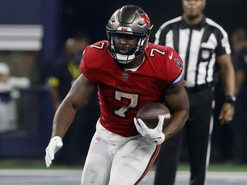 Tampa Bay Buccaneers running back Leonard Fournette (7) runs the ball during an NFL Football game in Arlington, Texas, Sunday, Sept. 11, 2022. (AP Photo/Michael Ainsworth)