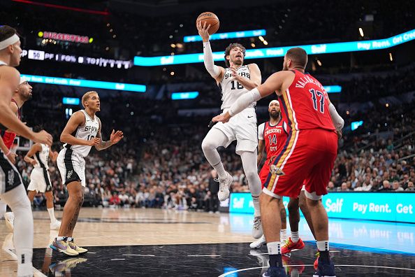 SAN ANTONIO, TX - DECEMBER 17: Cedi Osman #16 of the San Antonio Spurs shoots the ball during the game against the New Orleans Pelicans on December 17, 2023 at the Frost Bank Center in San Antonio, Texas. NOTE TO USER: User expressly acknowledges and agrees that, by downloading and or using this photograph, user is consenting to the terms and conditions of the Getty Images License Agreement. Mandatory Copyright Notice: Copyright 2023 NBAE (Photos by Darren Carroll/NBAE via Getty Images)