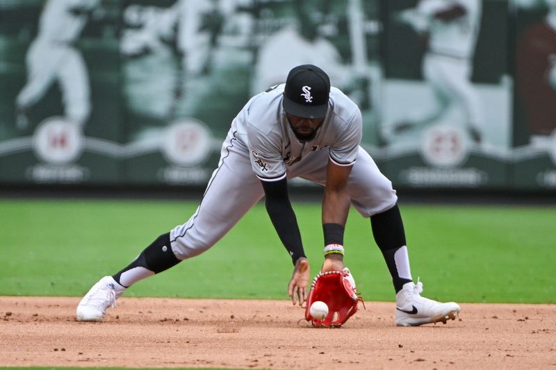 May 5, 2024; St. Louis, Missouri, USA;  Chicago White Sox third baseman Bryan Ramos (44) fields a ground ball against the St. Louis Cardinals during the seventh inning at Busch Stadium. Mandatory Credit: Jeff Curry-USA TODAY Sports