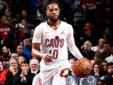 PHILADELPHIA, PA - NOVEMBER 21:  Darius Garland #10 of the Cleveland Cavaliers handles the ball during the game against the Philadelphia 76ers during the In-Season Tournament on November 21, 2023 at the Wells Fargo Center in Philadelphia, Pennsylvania NOTE TO USER: User expressly acknowledges and agrees that, by downloading and/or using this Photograph, user is consenting to the terms and conditions of the Getty Images License Agreement. Mandatory Copyright Notice: Copyright 2023 NBAE (Photo by David Dow/NBAE via Getty Images)