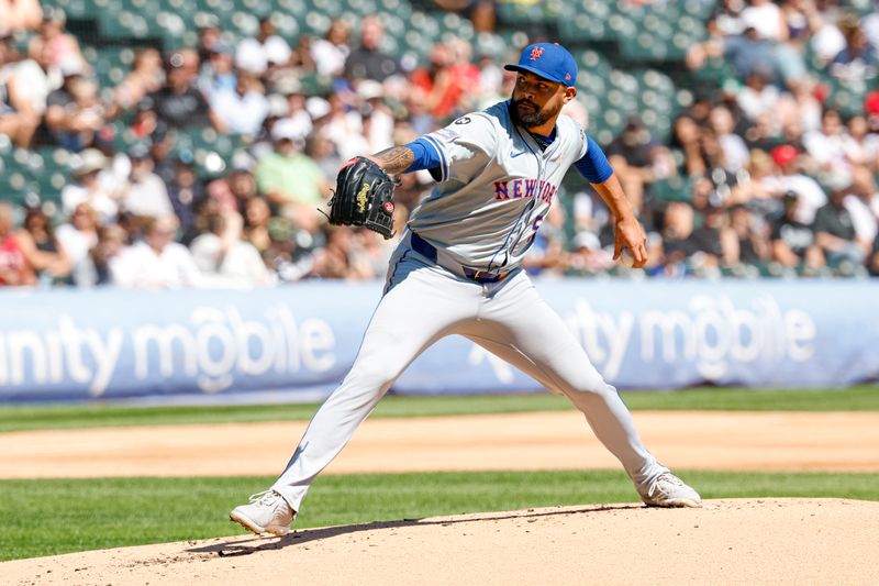 Sep 1, 2024; Chicago, Illinois, USA; New York Mets starting pitcher Sean Manaea (59) delivers a pitch against the Chicago White Sox during the first inning at Guaranteed Rate Field. Mandatory Credit: Kamil Krzaczynski-USA TODAY Sports