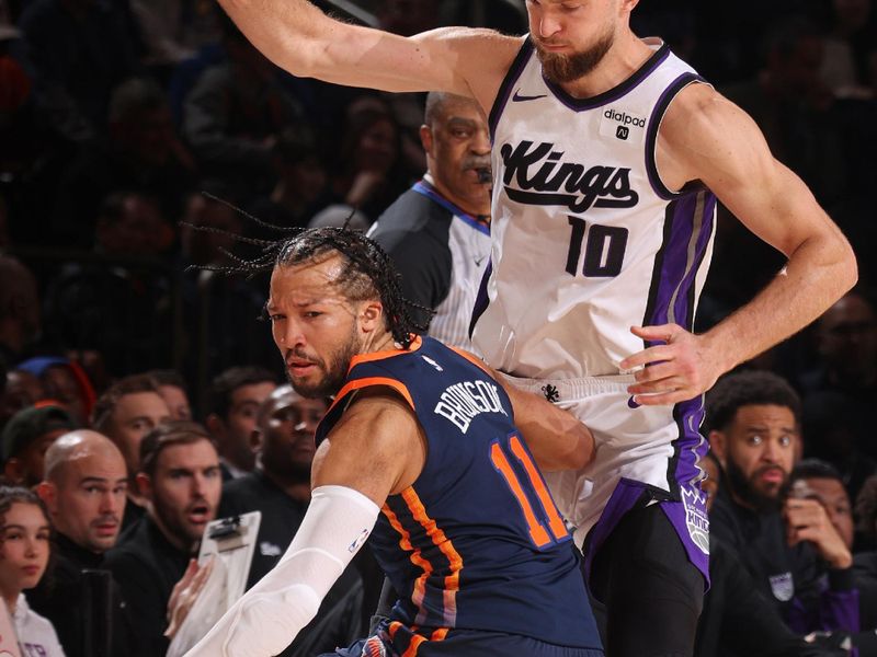 NEW YORK, NY - APRIL 4: Domantas Sabonis #10 of the Sacramento Kings plays defense during the game against the New York Knicks on April 4, 2024 at Madison Square Garden in New York City, New York.  NOTE TO USER: User expressly acknowledges and agrees that, by downloading and or using this photograph, User is consenting to the terms and conditions of the Getty Images License Agreement. Mandatory Copyright Notice: Copyright 2024 NBAE  (Photo by Nathaniel S. Butler/NBAE via Getty Images)