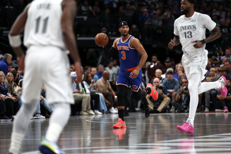 DALLAS, TX - NOVEMBER 27: Josh Hart #3 of the New York Knicks dribbles the ball during the game against the Dallas Mavericks  during a regular season game on November 27, 2024 at dalAmerican Airlines Center in Dallas, Texas. NOTE TO USER: User expressly acknowledges and agrees that, by downloading and or using this photograph, User is consenting to the terms and conditions of the Getty Images License Agreement. Mandatory Copyright Notice: Copyright 2024 NBAE (Photo by Tim Heitman/NBAE via Getty Images)