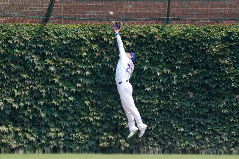 Aug 3, 2024; Chicago, Illinois, USA; Chicago Cubs outfielder Seiya Suzuki (27) can’t catch a home run hit by St. Louis Cardinals outfielder Alec Burleson (not pictured) during the first inning at Wrigley Field. Mandatory Credit: David Banks-USA TODAY Sports