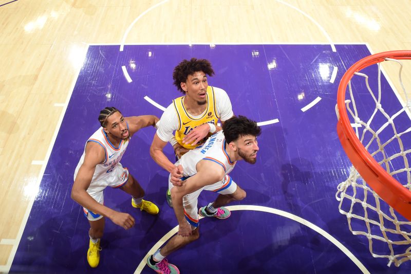 LOS ANGELES, CA - MARCH 4: Aaron Wiggins #21 and Chet Holmgren #7 of the Oklahoma City Thunder and Jaxson Hayes #11 of the Los Angeles Lakers wait for a rebound during the game on March 4, 2024 at Crypto.Com Arena in Los Angeles, California. NOTE TO USER: User expressly acknowledges and agrees that, by downloading and/or using this Photograph, user is consenting to the terms and conditions of the Getty Images License Agreement. Mandatory Copyright Notice: Copyright 2024 NBAE (Photo by Andrew D. Bernstein/NBAE via Getty Images)