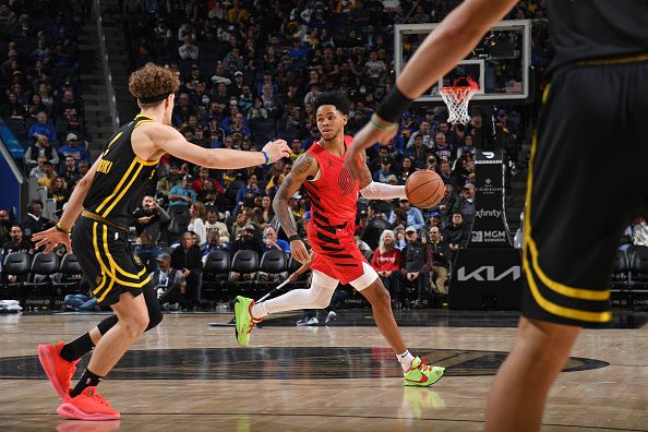 SAN FRANCISCO, CA - DECEMBER 23: Anfernee Simons #1 of the Portland Trail Blazers dribbles the ball during the game against the Golden State Warriors on December 23, 2023 at Chase Center in San Francisco, California. NOTE TO USER: User expressly acknowledges and agrees that, by downloading and or using this photograph, user is consenting to the terms and conditions of Getty Images License Agreement. Mandatory Copyright Notice: Copyright 2023 NBAE (Photo by Noah Graham/NBAE via Getty Images)