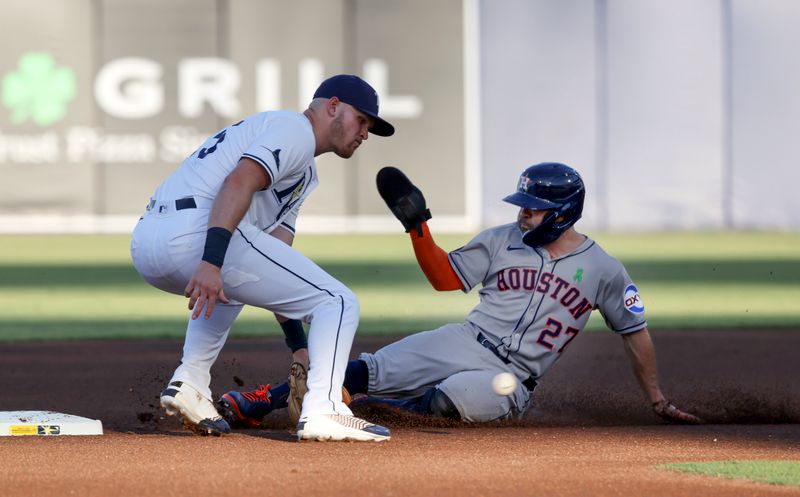 May 20, 2025; St. Petersburg, Florida, USA; Houston Astros outfielder Jose Altuve (27) steals second base as Tampa Bay Rays infiedler Curtis Mead (25) attempts to tag him out during the first inning at George M. Steinbrenner Field. Mandatory Credit: Kim Klement Neitzel-Imagn Images
