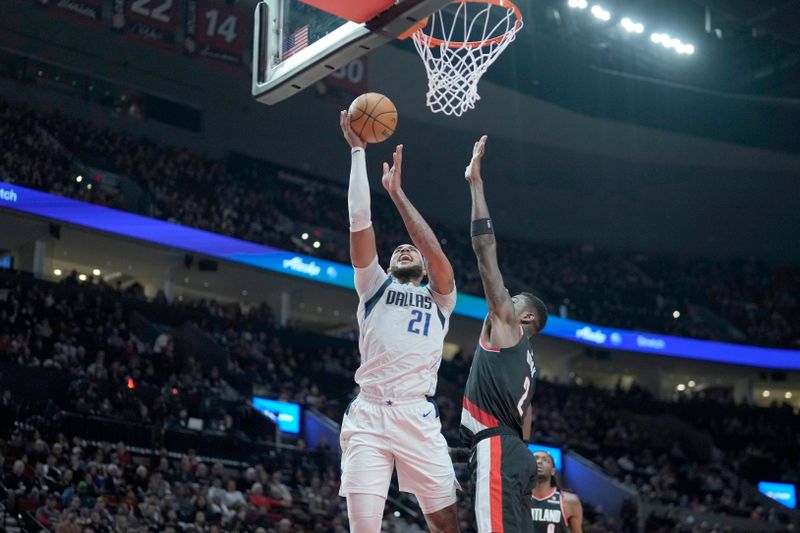 PORTLAND, OREGON - DECEMBER 01: Daniel Gafford #21 of the Dallas Mavericks shoots the ball against Deandre Ayton #2 of the Portland Trail Blazers during the first half at Moda Center on December 01, 2024 in Portland, Oregon. NOTE TO USER: User expressly acknowledges and agrees that, by downloading and or using this photograph, User is consenting to the terms and conditions of the Getty Images License Agreement. (Photo by Soobum Im/Getty Images)