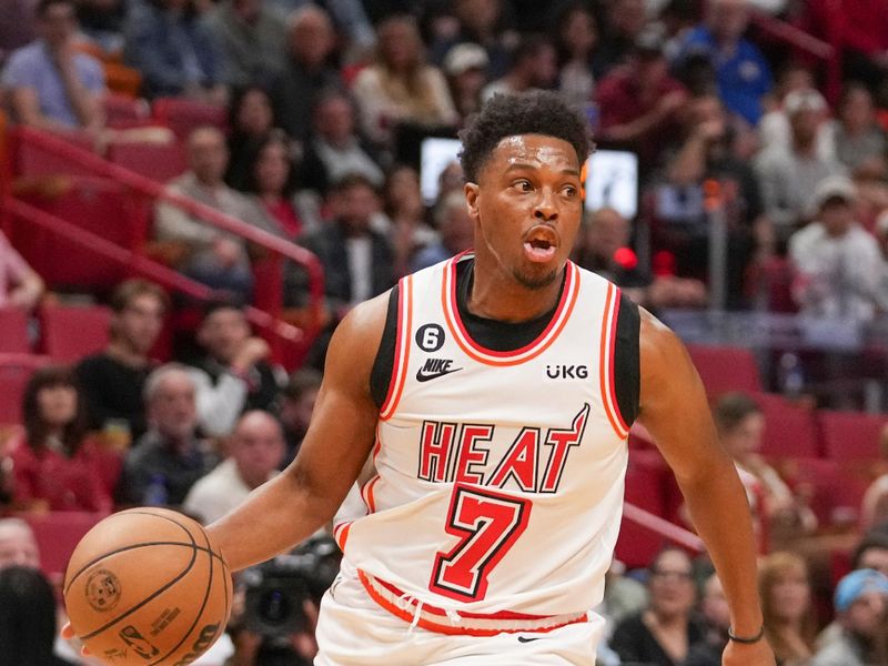 MIAMI, FL - JANUARY 27:  Kyle Lowry #7 of the Miami Heat drives to the basket during the game on January 27, 2023 at FTX Arena in Miami, Florida. NOTE TO USER: User expressly acknowledges and agrees that, by downloading and or using this Photograph, user is consenting to the terms and conditions of the Getty Images License Agreement. Mandatory Copyright Notice: Copyright 2023 NBAE (Photo by Eric Espada/NBAE via Getty Images)