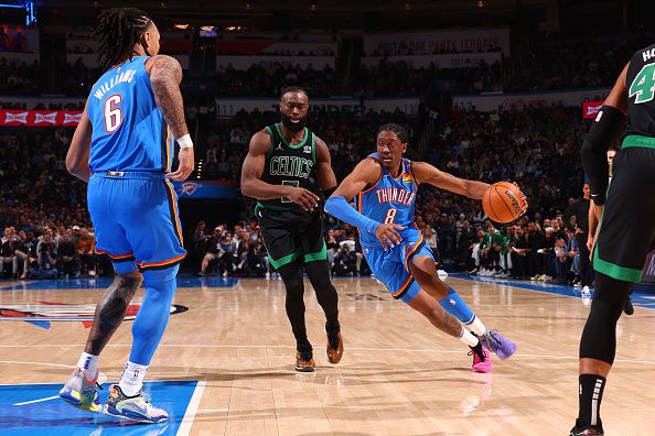 OKLAHOMA CITY, OK - JANUARY 2: Jalen Williams #8 of the Oklahoma City Thunder drives to the basket during the game against the Boston Celtics on January 2, 2024 at Paycom Arena in Oklahoma City, Oklahoma. NOTE TO USER: User expressly acknowledges and agrees that, by downloading and or using this photograph, User is consenting to the terms and conditions of the Getty Images License Agreement. Mandatory Copyright Notice: Copyright 2024 NBAE (Photo by Zach Beeker/NBAE via Getty Images)