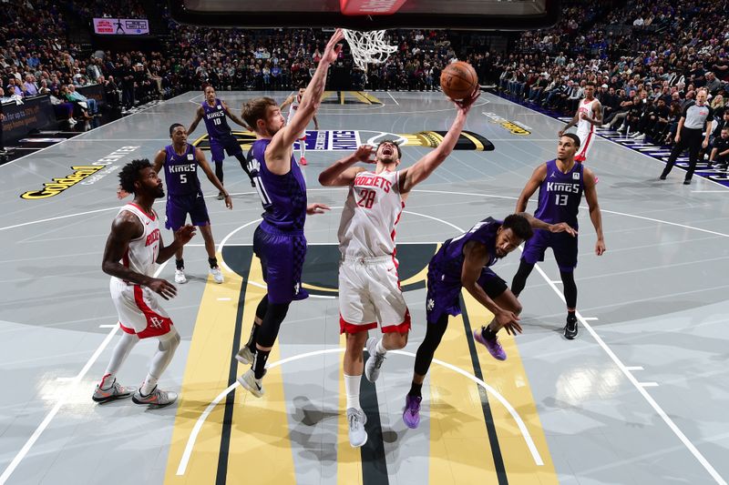 SACRAMENTO, CA - DECEMBER 3: Alperen Sengun #28 of the Houston Rockets drives to the basket during the game against the Sacramento Kings during the Emirates NBA Cup game on December 3, 2024 at Golden 1 Center in Sacramento, California. NOTE TO USER: User expressly acknowledges and agrees that, by downloading and or using this Photograph, user is consenting to the terms and conditions of the Getty Images License Agreement. Mandatory Copyright Notice: Copyright 2024 NBAE (Photo by Adam Pantozzi/NBAE via Getty Images)