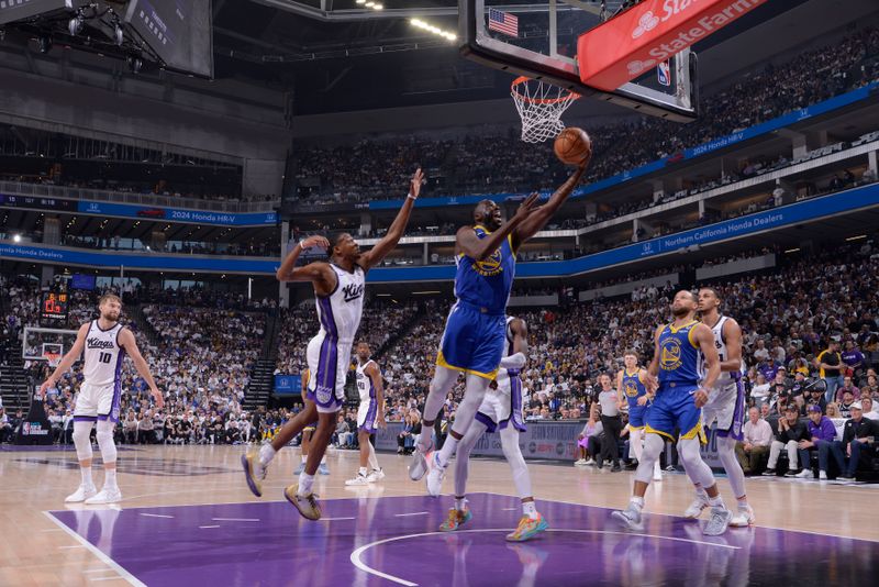 SACRAMENTO, CA - APRIL 16: Draymond Green #23 of the Golden State Warriors drives to the basket during the game against the Sacramento Kings during the 2024 Play-In Tournament on April 16, 2024 at Golden 1 Center in Sacramento, California. NOTE TO USER: User expressly acknowledges and agrees that, by downloading and or using this Photograph, user is consenting to the terms and conditions of the Getty Images License Agreement. Mandatory Copyright Notice: Copyright 2024 NBAE (Photo by Rocky Widner/NBAE via Getty Images)