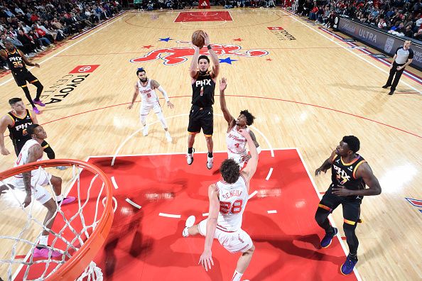 HOUSTON, TX - DECEMBER 27:   Devin Booker #1 of the Phoenix Suns shoots the ball during the game against the Houston Rockets on December 27, 2023 at the Toyota Center in Houston, Texas. NOTE TO USER: User expressly acknowledges and agrees that, by downloading and or using this photograph, User is consenting to the terms and conditions of the Getty Images License Agreement. Mandatory Copyright Notice: Copyright 2023 NBAE (Photo by Logan Riely/NBAE via Getty Images)