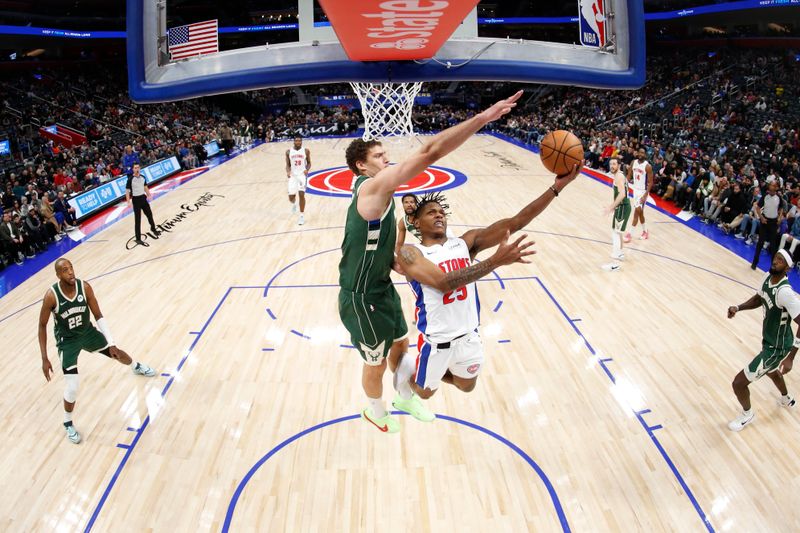 DETROIT, MI - JANUARY 22:  Marcus Sasser #25 of the Detroit Pistons drives to the basket during the game against the Milwaukee Bucks on January 22, 2024 at Little Caesars Arena in Detroit, Michigan. NOTE TO USER: User expressly acknowledges and agrees that, by downloading and/or using this photograph, User is consenting to the terms and conditions of the Getty Images License Agreement. Mandatory Copyright Notice: Copyright 2024 NBAE (Photo by Brian Sevald/NBAE via Getty Images)