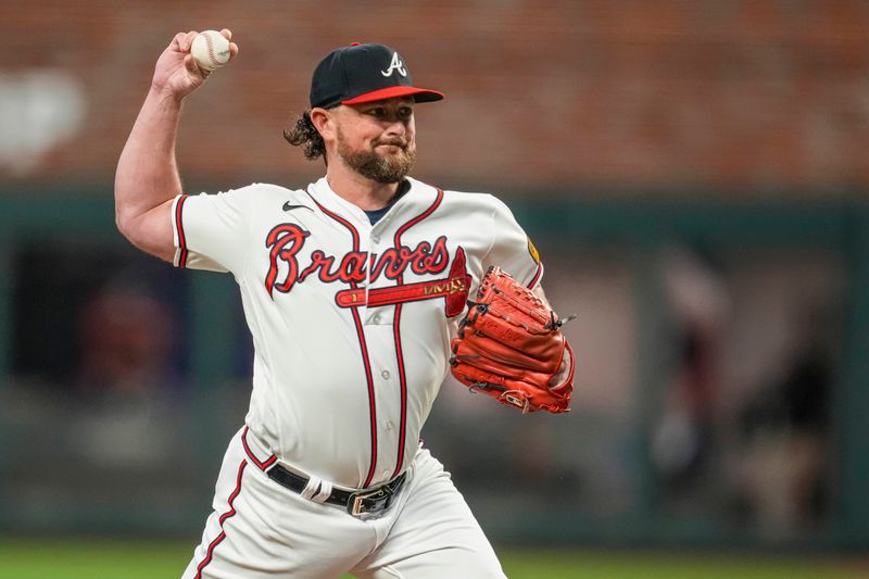 Aug 15, 2023; Cumberland, Georgia, USA; Atlanta Braves relief pitcher Kirby Yates (22) pitches against the New York Yankees during the ninth inning at Truist Park. Mandatory Credit: Dale Zanine-USA TODAY Sports