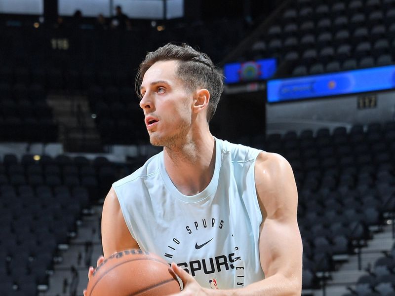 SAN ANTONIO, TX - FEBRUARY 1: Zach Collins #23 of the San Antonio Spurs warms up before the game against the Miami Heat on February 1, 2025 at the Frost Bank Center in San Antonio, Texas. NOTE TO USER: User expressly acknowledges and agrees that, by downloading and or using this photograph, user is consenting to the terms and conditions of the Getty Images License Agreement. Mandatory Copyright Notice: Copyright 2025 NBAE (Photos by Michael Gonzales/NBAE via Getty Images)