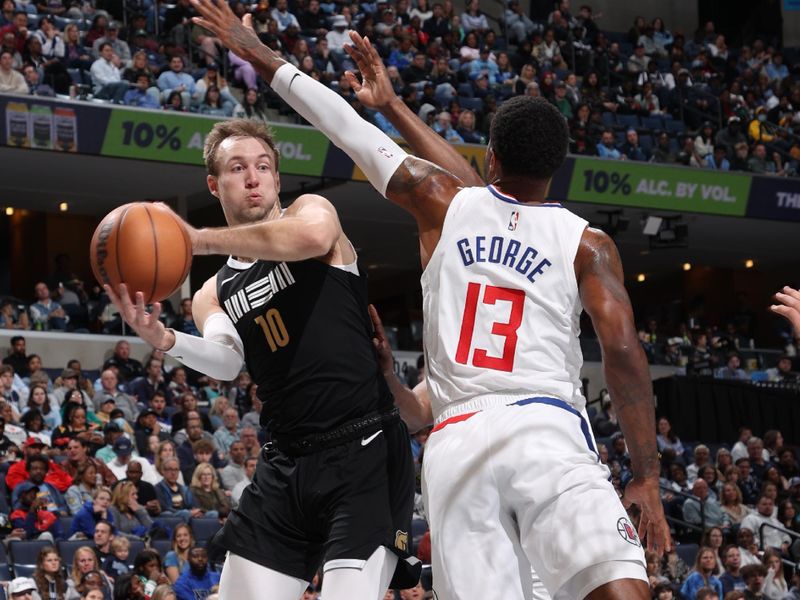 MEMPHIS, TN - FEBRUARY 23: Luke Kennard #10 of the Memphis Grizzlies looks to pass the ball during the game against the LA Clippers on February 23, 2024 at FedExForum in Memphis, Tennessee. NOTE TO USER: User expressly acknowledges and agrees that, by downloading and or using this photograph, User is consenting to the terms and conditions of the Getty Images License Agreement. Mandatory Copyright Notice: Copyright 2024 NBAE (Photo by Joe Murphy/NBAE via Getty Images)