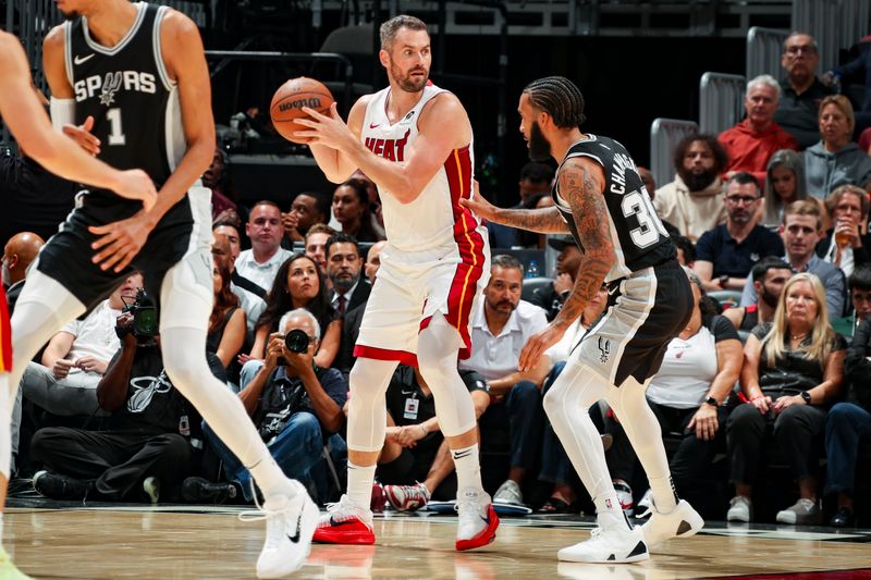 MIAMI, FL - OCTOBER 15: Kevin Love #42 of the Miami Heat looks to pass the ball during the game on October 15, 2024 at Kaseya Center in Miami, Florida. NOTE TO USER: User expressly acknowledges and agrees that, by downloading and or using this Photograph, user is consenting to the terms and conditions of the Getty Images License Agreement. Mandatory Copyright Notice: Copyright 2024 NBAE (Photo by Issac Baldizon/NBAE via Getty Images)