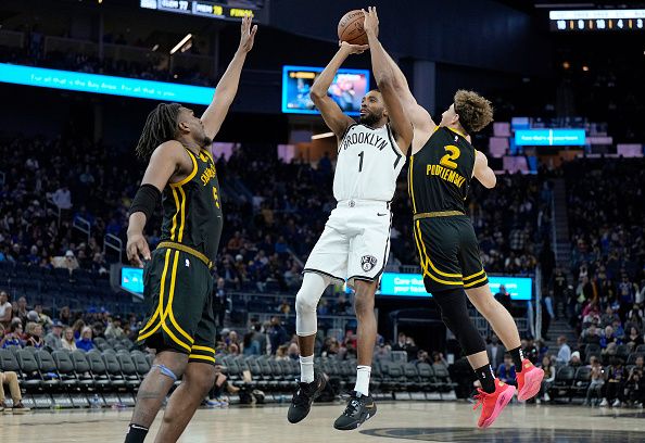 SAN FRANCISCO, CALIFORNIA - DECEMBER 16: Brandin Podziemski #2 of the Golden State Warriors blocks the shot of Mikal Bridges #1 of the Brooklyn Nets during the third quarter of an NBA basketball game at Chase Center on December 16, 2023 in San Francisco, California. NOTE TO USER: User expressly acknowledges and agrees that, by downloading and or using this photograph, User is consenting to the terms and conditions of the Getty Images License Agreement. (Photo by Thearon W. Henderson/Getty Images)