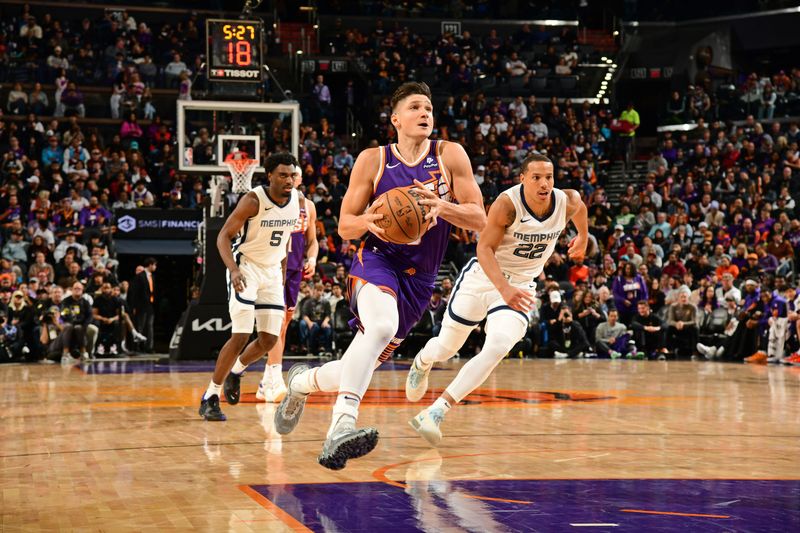 PHOENIX, AZ - JANUARY  7: Grayson Allen #8 of the Phoenix Suns drives to the basket during the game against the Memphis Grizzlies on January 7, 2024 at Footprint Center in Phoenix, Arizona. NOTE TO USER: User expressly acknowledges and agrees that, by downloading and or using this photograph, user is consenting to the terms and conditions of the Getty Images License Agreement. Mandatory Copyright Notice: Copyright 2024 NBAE (Photo by Kate Frese/NBAE via Getty Images)