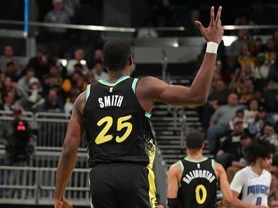 INDIANAPOLIS, IN - DECEMBER 23:  Jalen Smith #25 of the Indiana Pacers celebrates during the game against the Orlando Magic on December 23, 2023 at Gainbridge Fieldhouse in Indianapolis, Indiana. NOTE TO USER: User expressly acknowledges and agrees that, by downloading and or using this Photograph, user is consenting to the terms and conditions of the Getty Images License Agreement. Mandatory Copyright Notice: Copyright 2023 NBAE (Photo by Pepper Robinson/NBAE via Getty Images)