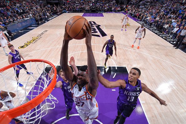 SACRAMENTO, CA - DECEMBER 22:  Udoka Azubuike #27 of the Phoenix Suns goes to the basket during the game on December 22, 2023 at Golden 1 Center in Sacramento, California. NOTE TO USER: User expressly acknowledges and agrees that, by downloading and or using this Photograph, user is consenting to the terms and conditions of the Getty Images License Agreement. Mandatory Copyright Notice: Copyright 2023 NBAE (Photo by Rocky Widner/NBAE via Getty Images)