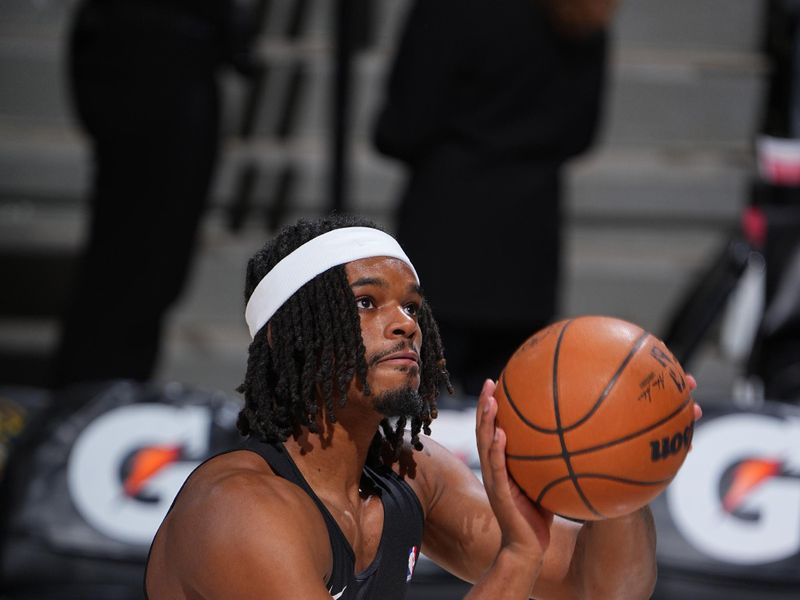 DENVER, CO - DECEMBER 13: DaRon Holmes II #14 of the Denver Nuggets warms up before the game against the LA Clippers on December 13, 2024 at Ball Arena in Denver, Colorado. NOTE TO USER: User expressly acknowledges and agrees that, by downloading and/or using this Photograph, user is consenting to the terms and conditions of the Getty Images License Agreement. Mandatory Copyright Notice: Copyright 2024 NBAE (Photo by Garrett Ellwood/NBAE via Getty Images)