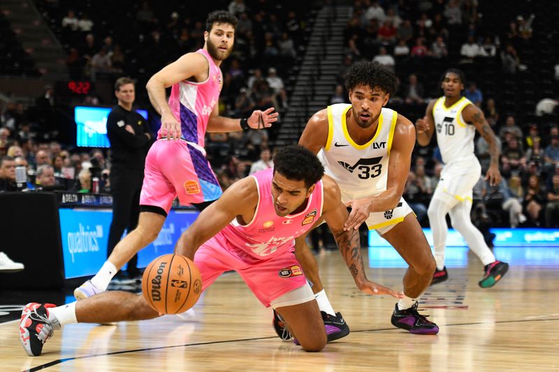 SALT LAKE CITY, UTAH - OCTOBER 16: Johnny Juzang #33 of the Utah Jazz fights for the ball with Anthony Lamb #44 of the New Zealand Breakers during the second half of a preseason game at Delta Center on October 16, 2023 in Salt Lake City, Utah. NOTE TO USER: User expressly acknowledges and agrees that, by downloading and or using this photograph, User is consenting to the terms and conditions of the Getty Images License Agreement. (Photo by Alex Goodlett/Getty Images)