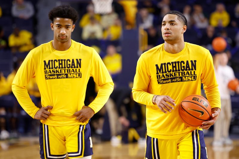 Feb 18, 2023; Ann Arbor, Michigan, USA;  Michigan Wolverines guard Jace Howard (25) and guard Jett Howard (13) warm up before a game against the Michigan State Spartans at Crisler Center. Mandatory Credit: Rick Osentoski-USA TODAY Sports