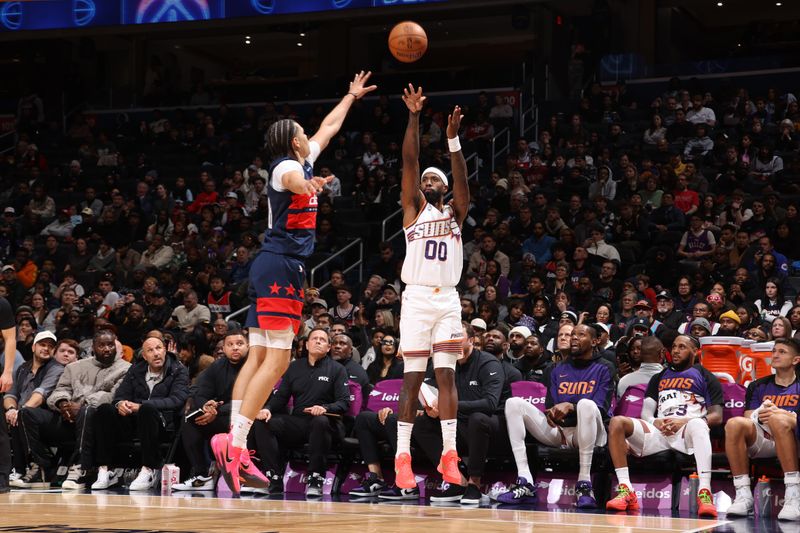 WASHINGTON, DC -? JANUARY 16: Royce O'Neale #00 of the Phoenix Suns shoots the ball during the game against the Washington Wizards on January 16, 2025 at Capital One Arena in Washington, DC. NOTE TO USER: User expressly acknowledges and agrees that, by downloading and or using this Photograph, user is consenting to the terms and conditions of the Getty Images License Agreement. Mandatory Copyright Notice: Copyright 2024 NBAE (Photo by Kenny Giarla/NBAE via Getty Images)