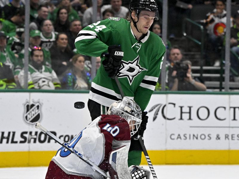 Jan 4, 2024; Dallas, Texas, USA; Colorado Avalanche goaltender Alexandar Georgiev (40) and Dallas Stars center Roope Hintz (24) look on as a slap goes wide of the goal during the second period at the American Airlines Center. Mandatory Credit: Jerome Miron-USA TODAY Sports