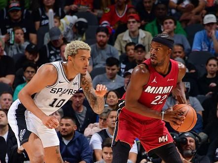 SAN ANTONIO, TX - NOVEMBER 12: Jeremy Sochan #10 of the San Antonio Spurs plays defense against Jimmy Butler on November 12, 2023 at the Frost Bank Center in San Antonio, Texas. NOTE TO USER: User expressly acknowledges and agrees that, by downloading and or using this photograph, user is consenting to the terms and conditions of the Getty Images License Agreement. Mandatory Copyright Notice: Copyright 2023 NBAE (Photos by Michael Gonzales/NBAE via Getty Images)