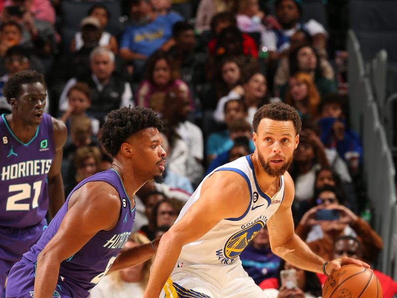 CHARLOTTE, NC -OCTOBER 29: Stephen Curry #30 of the Golden State Warriors handles the ball during the game against the Charlotte Hornets on October 29, 2022 at Spectrum Center in Charlotte, North Carolina. NOTE TO USER: User expressly acknowledges and agrees that, by downloading and or using this photograph, User is consenting to the terms and conditions of the Getty Images License Agreement. Mandatory Copyright Notice: Copyright 2022 NBAE (Photo by Kent Smith/NBAE via Getty Images)