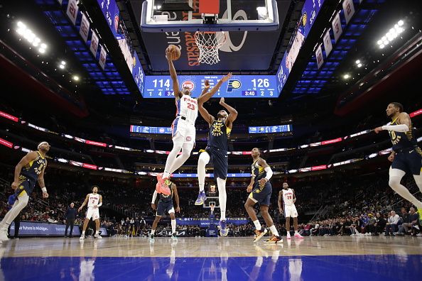 DETROIT, MI - DECEMBER 11: Jaden Ivey #23 of the Detroit Pistons shoots the ball during the game against the Indiana Pacers on December 11, 2023 at Little Caesars Arena in Detroit, Michigan. NOTE TO USER: User expressly acknowledges and agrees that, by downloading and/or using this photograph, User is consenting to the terms and conditions of the Getty Images License Agreement. Mandatory Copyright Notice: Copyright 2023 NBAE (Photo by Brian Sevald/NBAE via Getty Images)