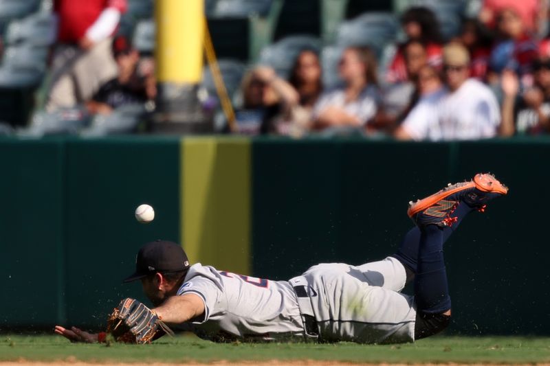 Sep 15, 2024; Anaheim, California, USA;  Houston Astros second baseman Jose Altuve (21) falls trying to catch the ball during the ninth inning against the Los Angeles Angels at Angel Stadium. Mandatory Credit: Kiyoshi Mio-Imagn Images