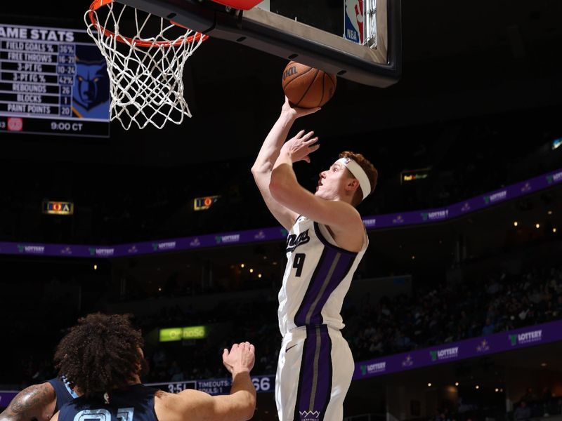 MEMPHIS, TN - JANUARY 29:  Kevin Huerter #9 of the Sacramento Kings drives to the basket during the game against the Memphis Grizzlies on January 29, 2024 at FedExForum in Memphis, Tennessee. NOTE TO USER: User expressly acknowledges and agrees that, by downloading and or using this photograph, User is consenting to the terms and conditions of the Getty Images License Agreement. Mandatory Copyright Notice: Copyright 2024 NBAE (Photo by Joe Murphy/NBAE via Getty Images)