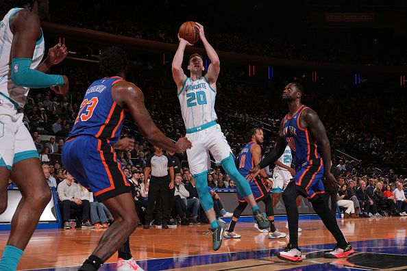 NEW YORK, NY - NOVEMBER 28: Gordon Hayward #20 of the Charlotte Hornets shoots the ball during the game against the New York Knicks during the In-Season Tournament on November 28, 2023 at Madison Square Garden in New York City, New York.  NOTE TO USER: User expressly acknowledges and agrees that, by downloading and or using this photograph, User is consenting to the terms and conditions of the Getty Images License Agreement. Mandatory Copyright Notice: Copyright 2023 NBAE  (Photo by Jesse D. Garrabrant/NBAE via Getty Images)