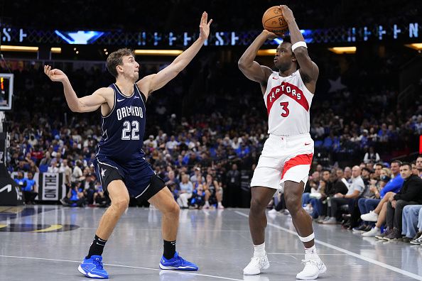 ORLANDO, FLORIDA - NOVEMBER 21: O.G. Anunoby #3 of the Toronto Raptors shoots over Franz Wagner #22 of the Orlando Magic during the second half of an NBA In-Season Tournament game at Amway Center on November 21, 2023 in Orlando, Florida. NOTE TO USER: User expressly acknowledges and agrees that, by downloading and or using this photograph, User is consenting to the terms and conditions of the Getty Images License Agreement. (Photo by Rich Storry/Getty Images)