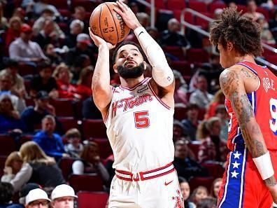 HOUSTON, TX - DECEMBER 29: Fred VanVleet #5 of the Houston Rockets shoots the ball during the game against the Philadelphia 76ers on December 29, 2023 at the Toyota Center in Houston, Texas. NOTE TO USER: User expressly acknowledges and agrees that, by downloading and or using this photograph, User is consenting to the terms and conditions of the Getty Images License Agreement. Mandatory Copyright Notice: Copyright 2023 NBAE (Photo by Logan Riely/NBAE via Getty Images)