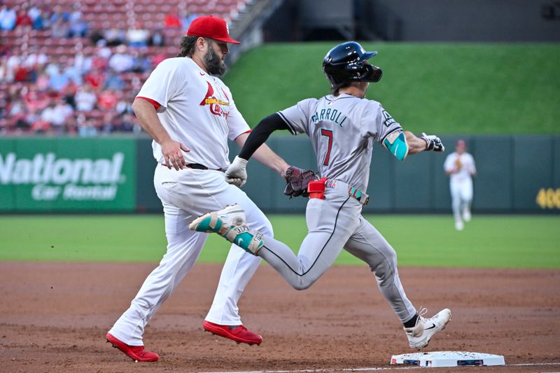 Apr 22, 2024; St. Louis, Missouri, USA;  Arizona Diamondbacks center fielder Corbin Carroll (7) beats St. Louis Cardinals starting pitcher Lance Lynn (31) to first base for a single during the second inning at Busch Stadium. Mandatory Credit: Jeff Curry-USA TODAY Sports