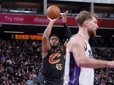 SACRAMENTO, CA - NOVEMBER 13: Donovan Mitchell #45 of the Cleveland Cavaliers shoots a three point basket against the Sacramento Kings on November 13, 2023 at Golden 1 Center in Sacramento, California. NOTE TO USER: User expressly acknowledges and agrees that, by downloading and or using this Photograph, user is consenting to the terms and conditions of the Getty Images License Agreement. Mandatory Copyright Notice: Copyright 2023 NBAE (Photo by Rocky Widner/NBAE via Getty Images)