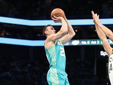 CHARLOTTE, NC - NOVEMBER 17: Gordon Hayward #20 of the Charlotte Hornets shoots the ball during the game against the Milwaukee Bucks during the In-Season Tournament on November 17, 2023 at Spectrum Center in Charlotte, North Carolina. NOTE TO USER: User expressly acknowledges and agrees that, by downloading and or using this photograph, User is consenting to the terms and conditions of the Getty Images License Agreement.  Mandatory Copyright Notice:  Copyright 2023 NBAE (Photo by Brock Williams-Smith/NBAE via Getty Images)