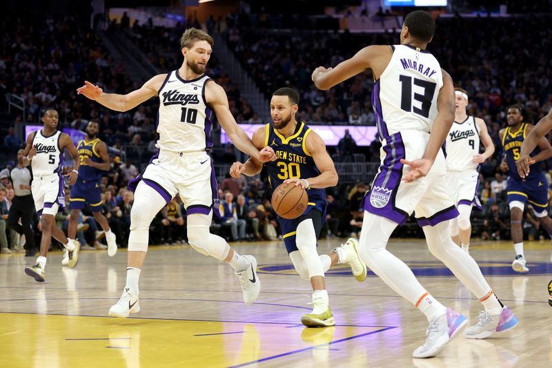 SAN FRANCISCO, CALIFORNIA - JANUARY 25: Stephen Curry #30 of the Golden State Warriors is guarded by Domantas Sabonis #10 of the Sacramento Kings in the second half at Chase Center on January 25, 2024 in San Francisco, California. NOTE TO USER: User expressly acknowledges and agrees that, by downloading and or using this photograph, User is consenting to the terms and conditions of the Getty Images License Agreement.  (Photo by Ezra Shaw/Getty Images)