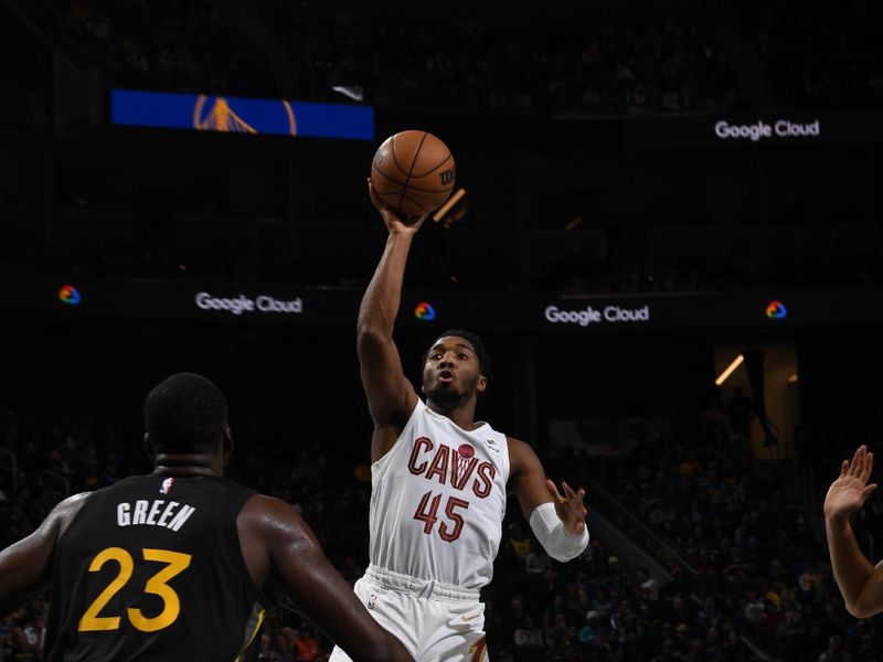 SAN FRANCISCO, CA - NOVEMBER 11: Donovan Mitchell #45 of the Cleveland Cavaliers shoots the ball during the game against the Golden State Warriors on November 11, 2022 at Chase Center in San Francisco, California. NOTE TO USER: User expressly acknowledges and agrees that, by downloading and or using this photograph, user is consenting to the terms and conditions of Getty Images License Agreement. Mandatory Copyright Notice: Copyright 2022 NBAE (Photo by Noah Graham/NBAE via Getty Images)