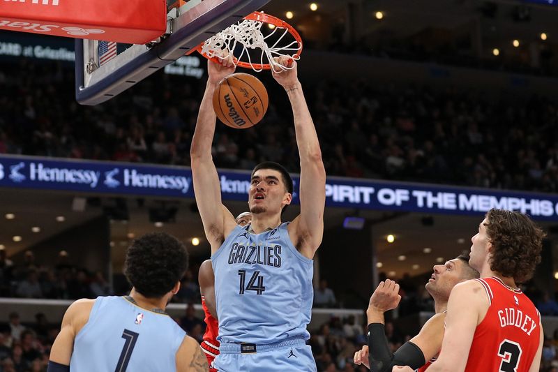 MEMPHIS, TENNESSEE - OCTOBER 28: Zach Edey #14 of the Memphis Grizzlies dunks during the first half against the Chicago Bulls at FedExForum on October 28, 2024 in Memphis, Tennessee. NOTE TO USER: User expressly acknowledges and agrees that, by downloading and or using this photograph, User is consenting to the terms and conditions of the Getty Images License Agreement. (Photo by Justin Ford/Getty Images)