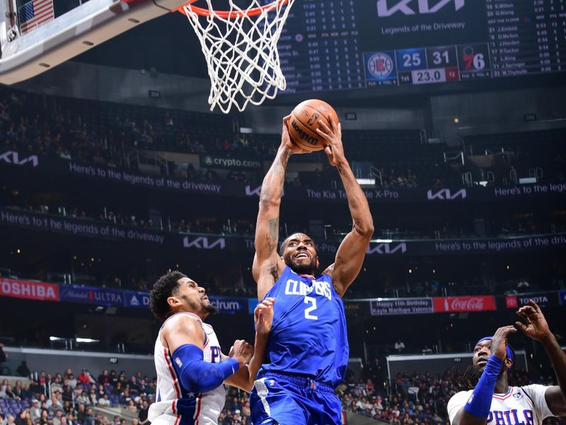 LOS ANGELES, CA - JANUARY 17: Kawhi Leonard #2 of the LA Clippers drives to the basket during the game against the Philadelphia 76ers on January 17, 2023 at Crypto.Com Arena in Los Angeles, California. NOTE TO USER: User expressly acknowledges and agrees that, by downloading and/or using this Photograph, user is consenting to the terms and conditions of the Getty Images License Agreement. Mandatory Copyright Notice: Copyright 2023 NBAE (Photo by Adam Pantozzi/NBAE via Getty Images)