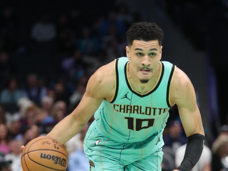 CHARLOTTE, NC - JANUARY 31:  Josh Green #10 of the Charlotte Hornets drives to the basket during the game against the LA Clippers on January 31, 2025 at Spectrum Center in Charlotte, North Carolina. NOTE TO USER: User expressly acknowledges and agrees that, by downloading and or using this photograph, User is consenting to the terms and conditions of the Getty Images License Agreement. Mandatory Copyright Notice: Copyright 2024 NBAE (Photo by Brock Williams-Smith/NBAE via Getty Images)