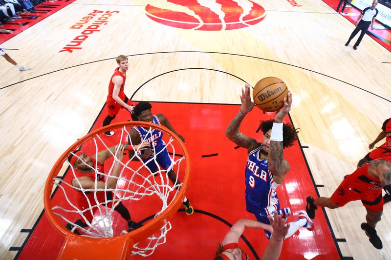 TORONTO, CANADA - MARCH 31: Kelly Oubre Jr. #9 of the Philadelphia 76ers drives to the basket during the game against the Toronto Raptors on March 31, 2024 at the Scotiabank Arena in Toronto, Ontario, Canada.  NOTE TO USER: User expressly acknowledges and agrees that, by downloading and or using this Photograph, user is consenting to the terms and conditions of the Getty Images License Agreement.  Mandatory Copyright Notice: Copyright 2024 NBAE (Photo by Vaughn Ridley/NBAE via Getty Images)