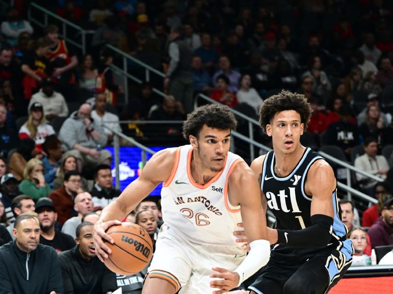 ATLANTA, GA - JANUARY 15: Dominick Barlow #26 of the San Antonio Spurs drives to the basket during the game against the Atlanta Hawks on January 15, 2024 at State Farm Arena in Atlanta, Georgia.  NOTE TO USER: User expressly acknowledges and agrees that, by downloading and/or using this Photograph, user is consenting to the terms and conditions of the Getty Images License Agreement. Mandatory Copyright Notice: Copyright 2024 NBAE (Photo by Adam Hagy/NBAE via Getty Images)